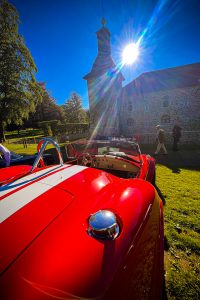 Défilé et exposition d'autos classiques pour action caritative