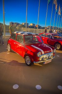 Défilé et exposition d'autos classiques pour action caritative