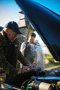 Défilé et exposition d'autos classiques pour action caritative