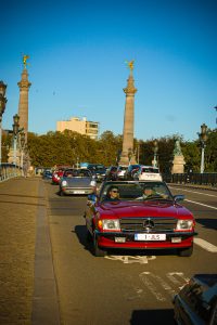 Défilé et exposition d'autos classiques pour action caritative